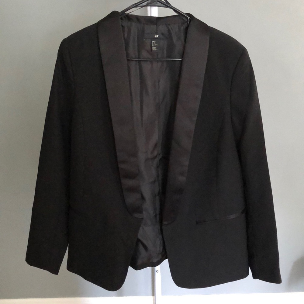 Black tuxedo-style blazer